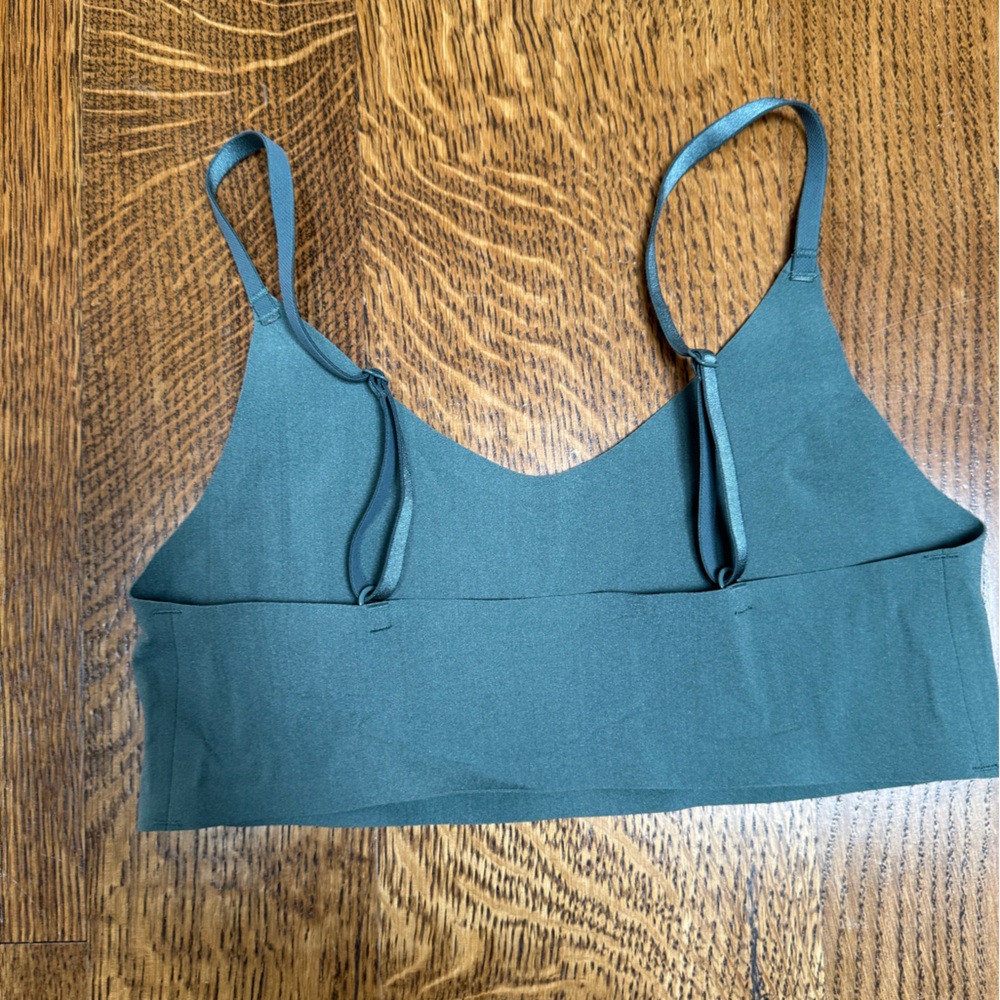 Victoria’s Secret Seamless Bralette • Adjustable Straps • Wireless • Size S/M - Picture 2 of 4